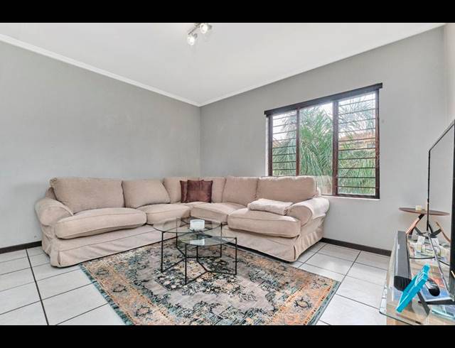 2 BEDROOM APARTMENT FOR SALE IN SUNNINGHILL